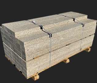 Piquets en granit bouchardé